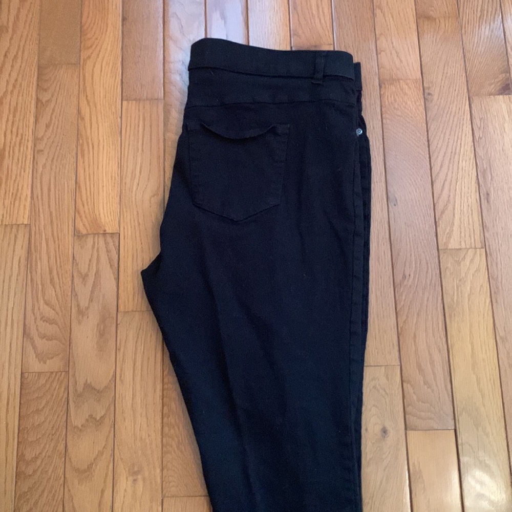 HUE Distressed Jeans (Black)